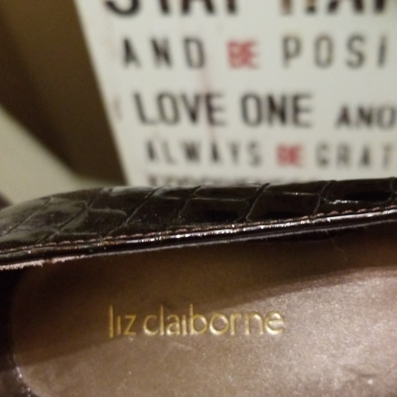 Liz Claiborne 2" closed toe heel - Picture 3 of 8